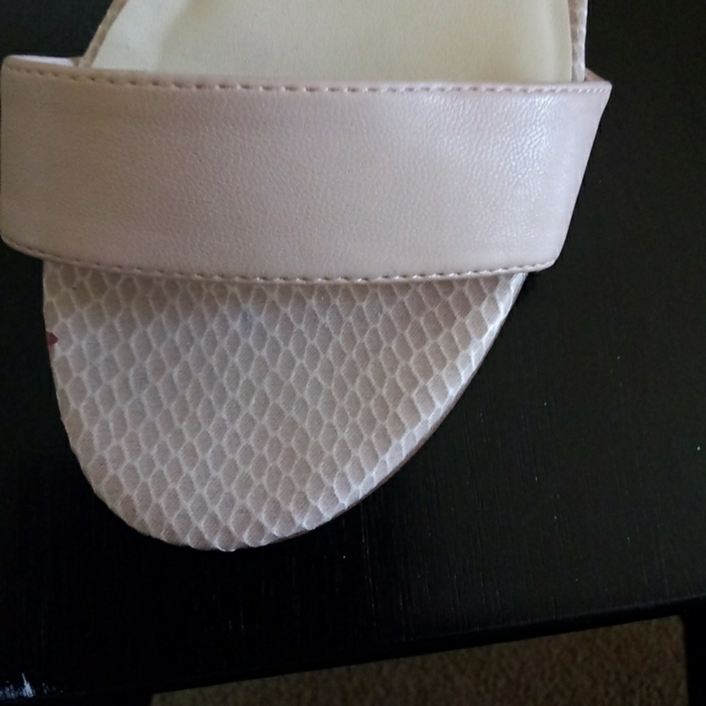 Shoes - Picture 4 of 4